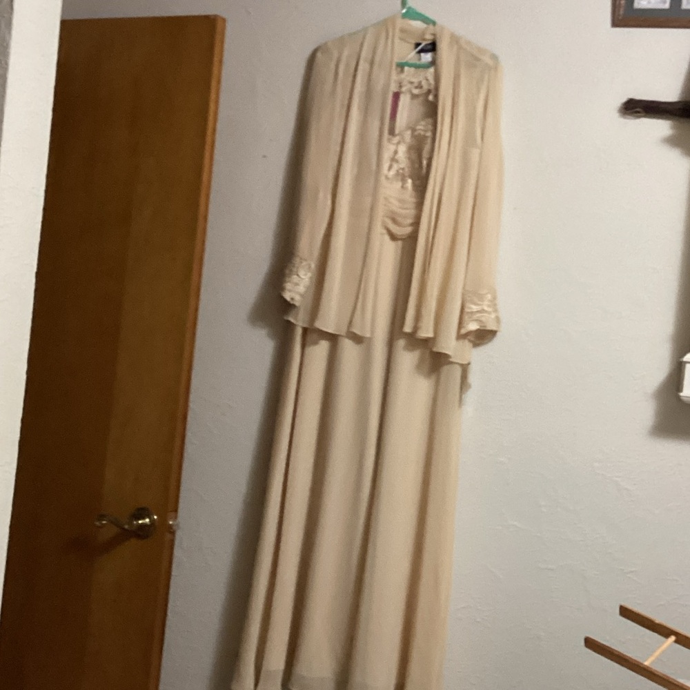 Beautiful Formal Dress, great for weddings, parties etc